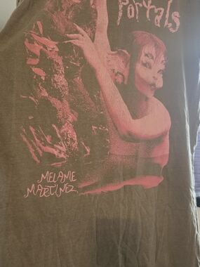 Melanie Martinez Women’s Graphic Tee in Brownish Grey with Pink Print